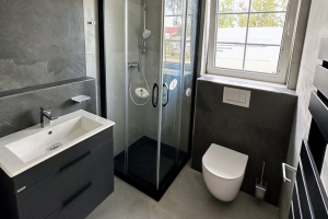 Rekonstrukce koupelny a podlahové krytiny (nové rozvody voda,odpad,topení) - Týn nad Vltavou